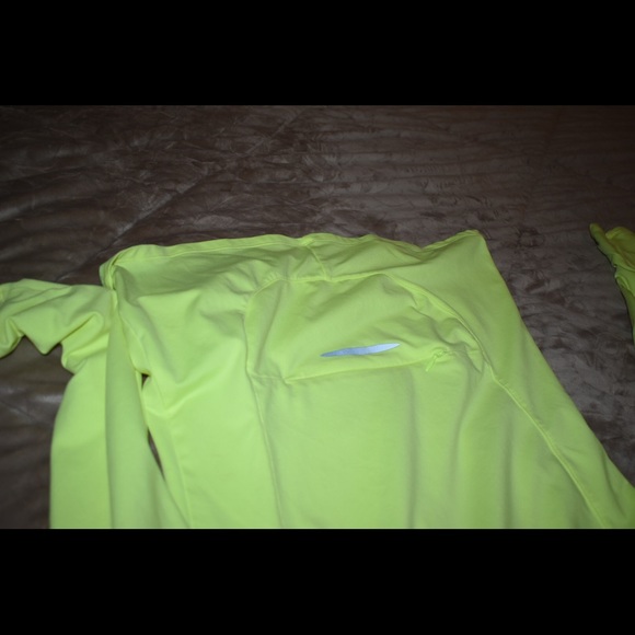 Under Armor Pullover - Picture 5 of 5